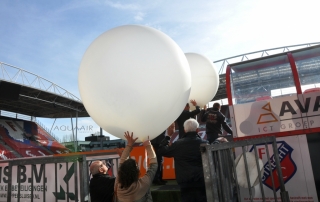 Ballonverstrooiing FC Utrecht stadion de Galgenwaard