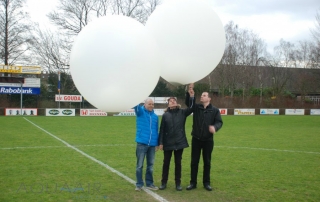 Asverstrooiing per heliumballon op het hoofdveld van SV Gouda